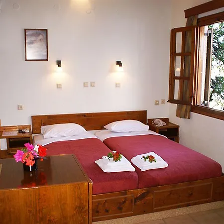Drymna Otel Spilia (Central Greece)