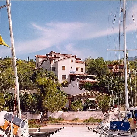 Drymna Otel Trizonía