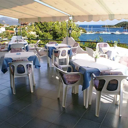 Drymna 2* Spilia (Central Greece)