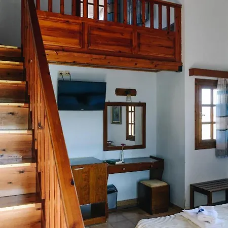 Otel Drymna Spilia (Central Greece)